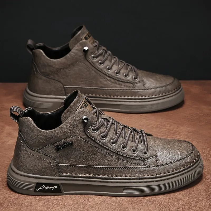 Breathable and waterproof Korean style shoes for men, trendy and versatile black leather shoes, sports and casual board shoes